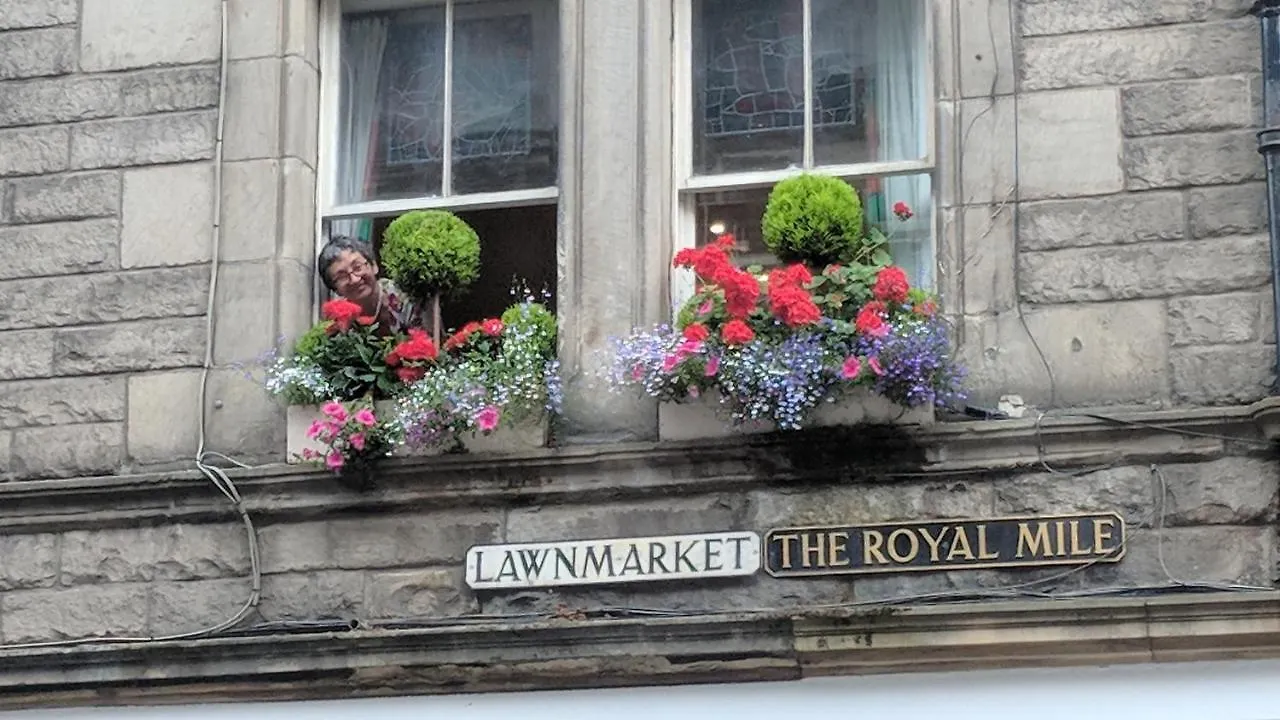 Royal Mile Apartment, 1 Minute From The Castle. 爱丁堡