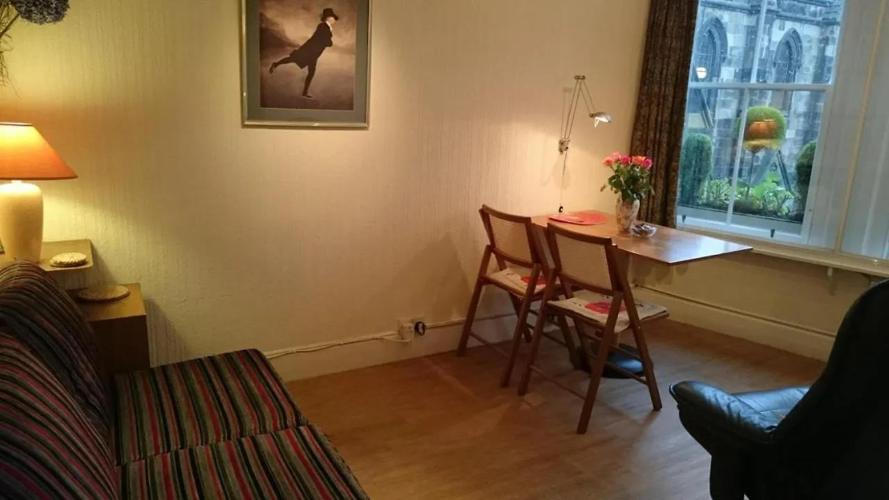 Royal Mile Apartment, 1 Minute From The Castle. Edimburgo 0*,  Reino Unido